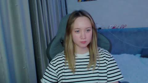 Snapshot of _lalune_ chatting on January 17, 2025, 12:53 am _lalune_ online show from January 17, 2025, 12:53 am