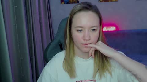 Snapshot of _lalune_ chatting on January 22, 2025, 9:54 pm _lalune_ online show from January 22, 2025, 9:54 pm