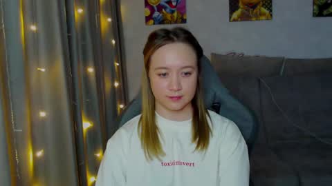 Snapshot of _lalune_ chatting on January 29, 2025, 4:15 am _lalune_ online show from January 29, 2025, 4:15 am