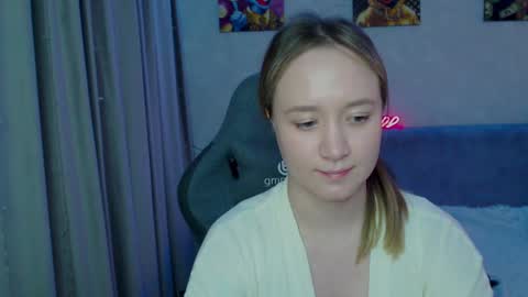 Snapshot of _lalune_ chatting on January 31, 2025, 3:30 am _lalune_ online show from January 31, 2025, 3:30 am