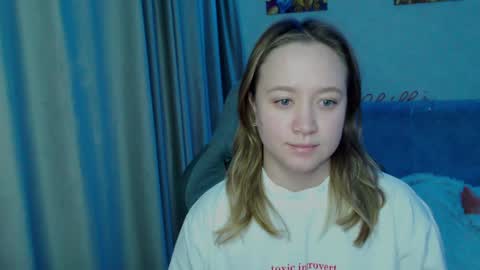 Snapshot of _lalune_ chatting on February 7, 2025, 1:04 am _lalune_ online show from February 7, 2025, 1:04 am