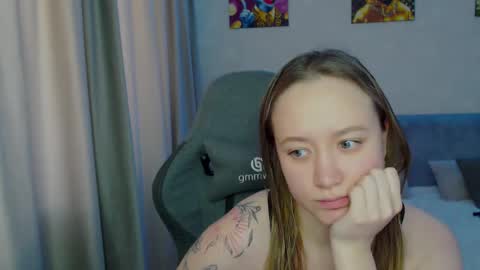 Snapshot of _lalune_ chatting on February 10, 2025, 6:31 am _lalune_ online show from February 10, 2025, 6:31 am