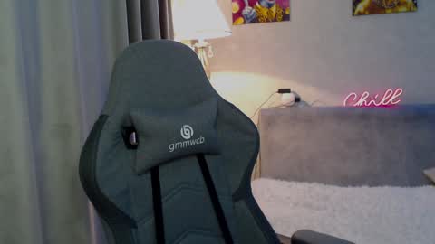 Snapshot of _lalune_ chatting on February 26, 2025, 1:32 am _lalune_ online show from February 26, 2025, 1:32 am