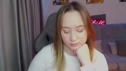 Snapshot of _lalune_ chatting on March 3, 2025, 3:08 am _lalune_ online show from March 3, 2025, 3:08 am