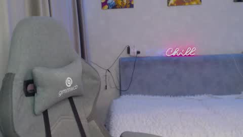 Snapshot of _lalune_ chatting on March 6, 2025, 2:51 pm _lalune_ online show from March 6, 2025, 2:51 pm