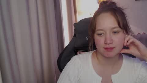 Snapshot of _lalune_ chatting on September 19, 2025, 12:17 pm _lalune_ online show from September 19, 2025, 12:17 pm