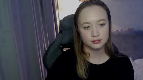 Snapshot of _lalune_ chatting on September 22, 2025, 5:04 pm _lalune_ online show from September 22, 2025, 5:04 pm