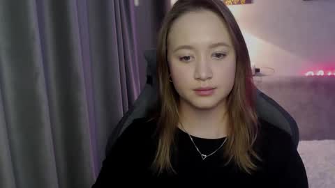 Snapshot of _lalune_ chatting on September 29, 2025, 12:43 pm _lalune_ online show from September 29, 2025, 12:43 pm