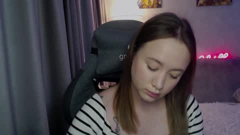 Snapshot of _lalune_ chatting on October 1, 2025, 6:41 am _lalune_ online show from October 1, 2025, 6:41 am