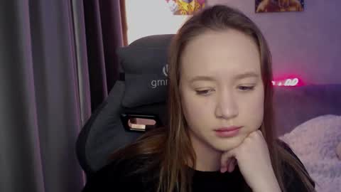 Snapshot of _lalune_ chatting on October 9, 2025, 12:58 pm _lalune_ online show from October 9, 2025, 12:58 pm