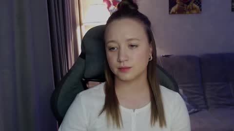 Snapshot of _lalune_ chatting on November 7, 2025, 1:22 pm _lalune_ online show from November 7, 2025, 1:22 pm