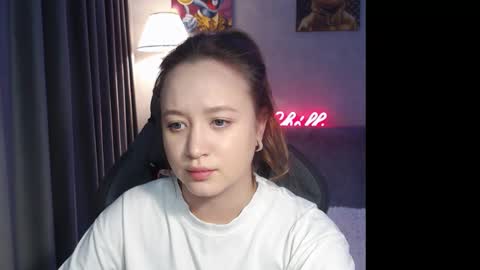 Snapshot of _lalune_ chatting on November 17, 2025, 2:56 pm _lalune_ online show from November 17, 2025, 2:56 pm