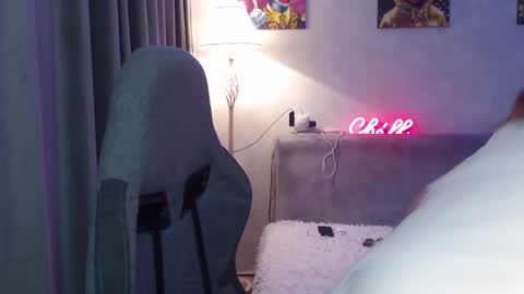 Snapshot of _lalune_ chatting on November 18, 2025, 3:05 pm _lalune_ online show from November 18, 2025, 3:05 pm