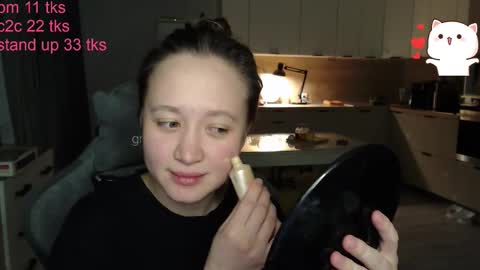 _lalune_ online show from January 31, 2026, 8:07 pm