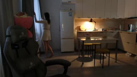 _lalune_ online show from February 27, 2026, 1:22 pm