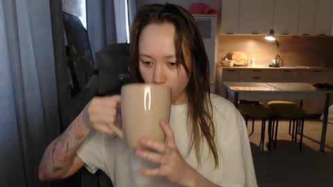 _lalune_ online show from March 23, 2026, 7:01 am