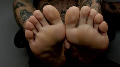 Layne online show from December 10, 2024, 11:11 am