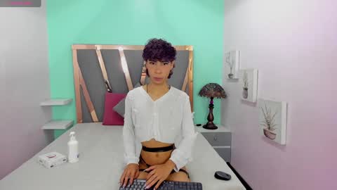 Snapshot of _lemmon_ chatting on February 6, 2025, 8:02 pm L E M M O N online show from February 6, 2025, 8:02 pm