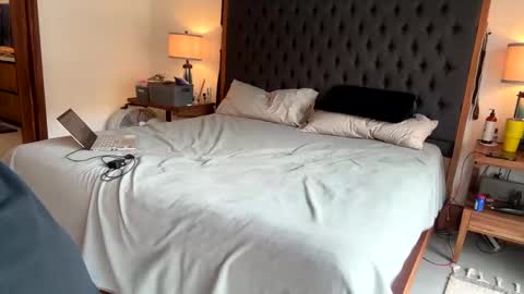 Snapshot of _littlewolfie_ chatting on December 16, 2024, 4:49 pm Little Wolfie online show from December 16, 2024, 4:49 pm