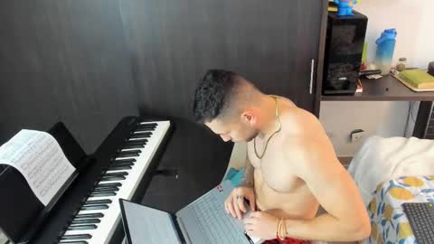 Snapshot of _logan_s chatting on November 3, 2025, 12:39 pm logan online show from November 3, 2025, 12:39 pm