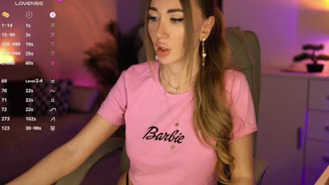 Snapshot of _lovly chatting on December 22, 2024, 12:05 pm Melanie online show from December 22, 2024, 12:05 pm