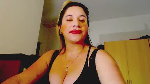 _lunagold_ online show from March 17, 2026, 9:40 pm