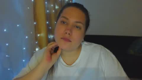 Snapshot of _madalexa_ chatting on October 5, 2025, 7:23 pm Alexa online show from October 5, 2025, 7:23 pm