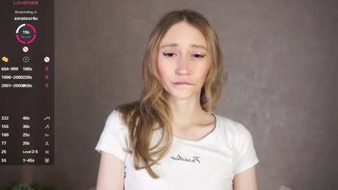  Gwen  online show from September 28, 2025, 3:45 am