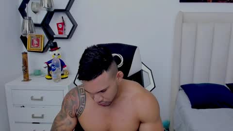 _matthew_santos_ online show from December 17, 2024, 11:17 am