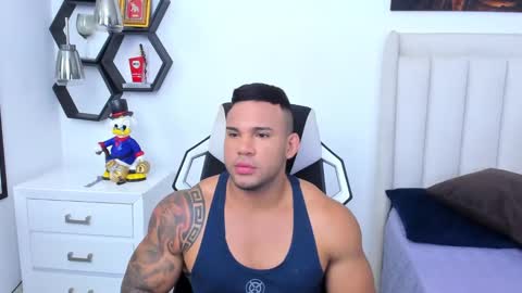 _matthew_santos_ online show from January 27, 2025, 11:33 pm