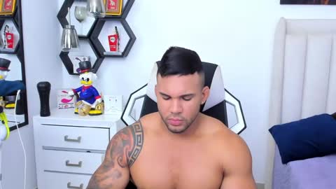 _matthew_santos_ online show from February 6, 2025, 11:04 pm