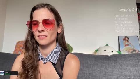 Snapshot of _meg chatting on November 10, 2025, 1:54 pm Meg online show from November 10, 2025, 1:54 pm