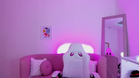  MIa blue 18  online show from January 15, 2026, 7:06 pm