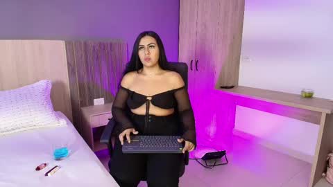 _miamiller_ online show from February 16, 2025, 7:38 pm