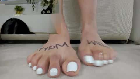 Snapshot of _miamonroee_ chatting on June 3, 2026, 10:59 pm Mia online show from June 3, 2026, 10:59 pm