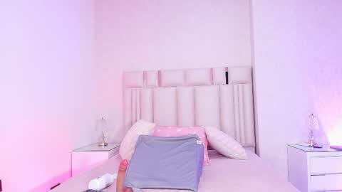 Mia  online show from February 26, 2026, 11:53 am