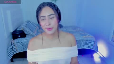 Mia online show from June 7, 2026, 4:33 pm