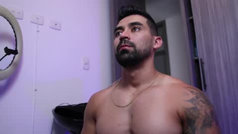 Snapshot of _mikestone chatting on December 17, 2025, 9:43 pm soy mike online show from December 17, 2025, 9:43 pm