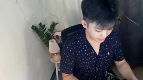 Snapshot of _mikko_moto_ chatting on April 12, 2026, 11:15 am _mikko_moto_ online show from April 12, 2026, 11:15 am