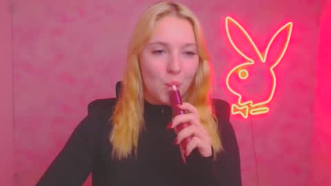 Melanie online show from October 20, 2025, 5:52 am