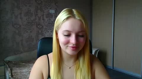 Melanie online show from March 18, 2026, 10:18 am