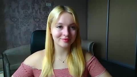 Snapshot of _mila_la_ chatting on April 18, 2026, 10:52 am Melanie online show from April 18, 2026, 10:52 am