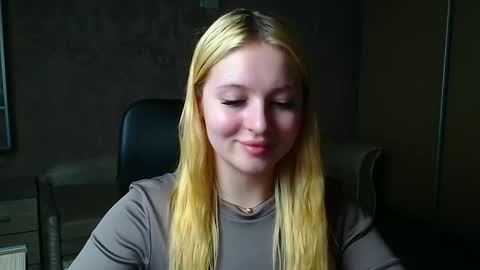 Snapshot of _mila_la_ chatting on April 29, 2026, 5:30 pm Melanie online show from April 29, 2026, 5:30 pm