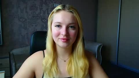 Snapshot of _mila_la_ chatting on May 7, 2026, 9:03 am Melanie online show from May 7, 2026, 9:03 am
