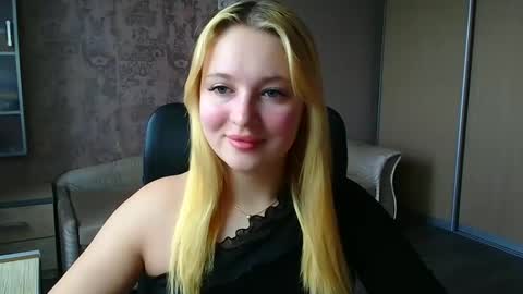 Snapshot of _mila_la_ chatting on May 9, 2026, 8:41 am Melanie online show from May 9, 2026, 8:41 am