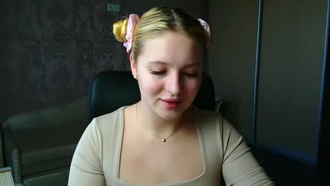 Snapshot of _mila_la_ chatting on May 12, 2026, 7:16 am Melanie online show from May 12, 2026, 7:16 am