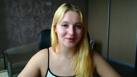 Snapshot of _mila_la_ chatting on May 13, 2026, 11:29 am Melanie online show from May 13, 2026, 11:29 am