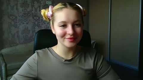 Snapshot of _mila_la_ chatting on May 16, 2026, 10:36 am Melanie online show from May 16, 2026, 10:36 am