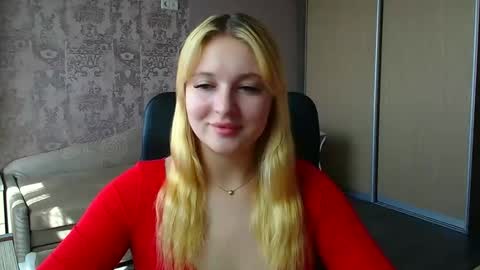 Snapshot of _mila_la_ chatting on May 19, 2026, 12:33 pm Melanie online show from May 19, 2026, 12:33 pm