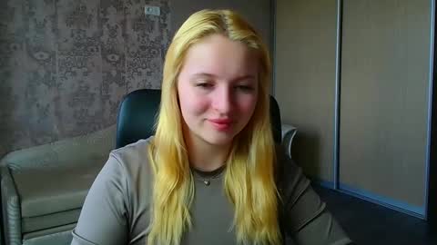 Snapshot of _mila_la_ chatting on June 5, 2026, 9:48 am Melanie online show from June 5, 2026, 9:48 am